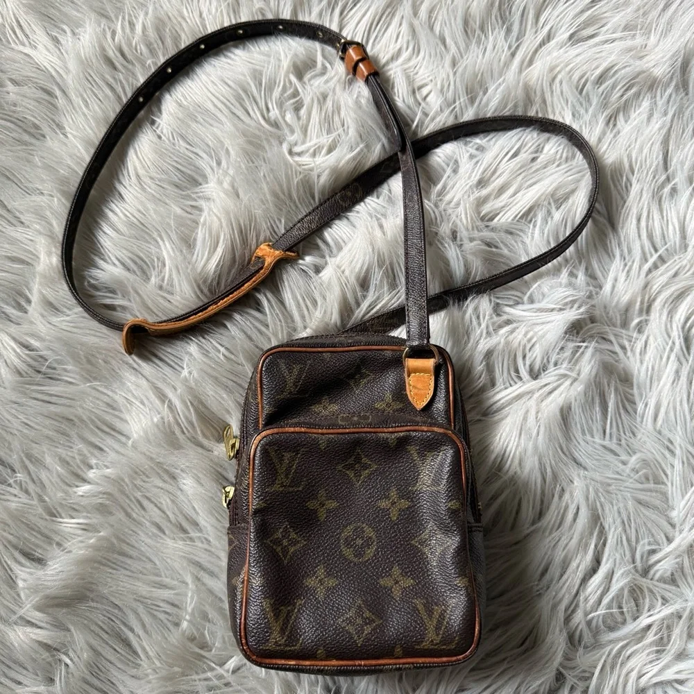 LOUIS VUITTON Monogram Amazone Crossbody Bag